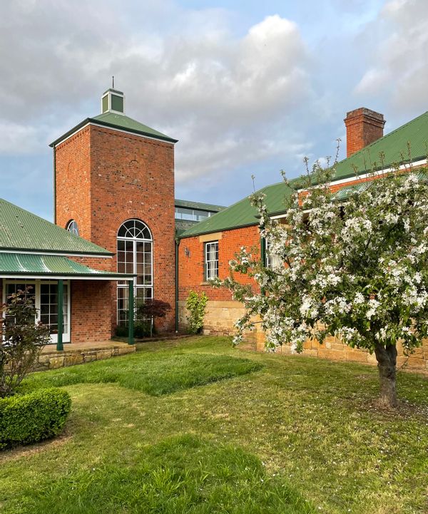 Roslyn Estate One of the oldest houses in Australia! Georgian homestead from 1823 and a true gem!