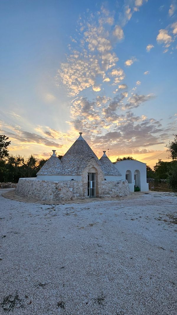 Trullo lamia ( casa ) in Valle Itria Puglia nella campagna  tra Ceglie Messapica e Martina Franca