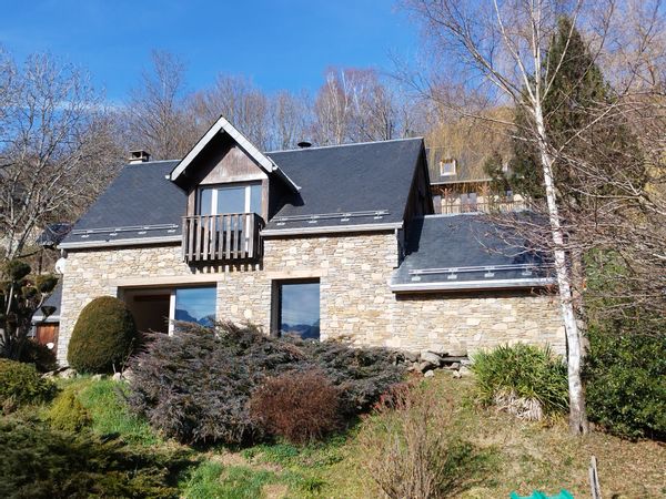 Très beau chalet au cœur des Pyrénées avec une magnifique vue panoramique sur les 3000 pyrénéens.