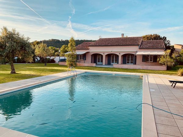 Mas provençal familial avec piscine