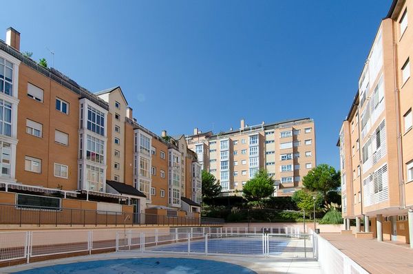 3 room apartment in a condo with swimming pool
