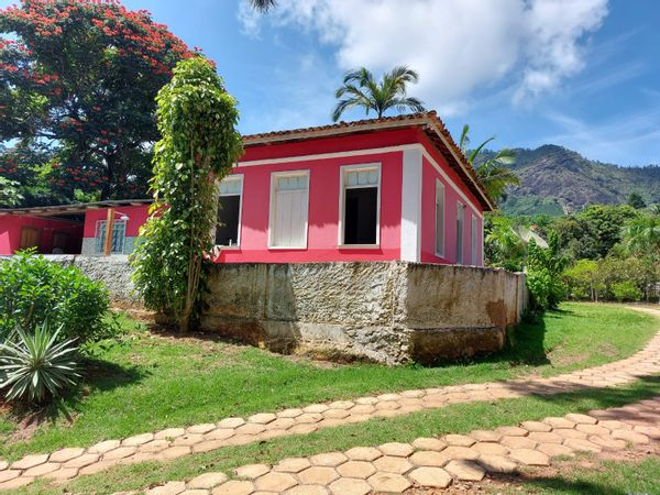 Charming countryside home near Pico da Bandeira
