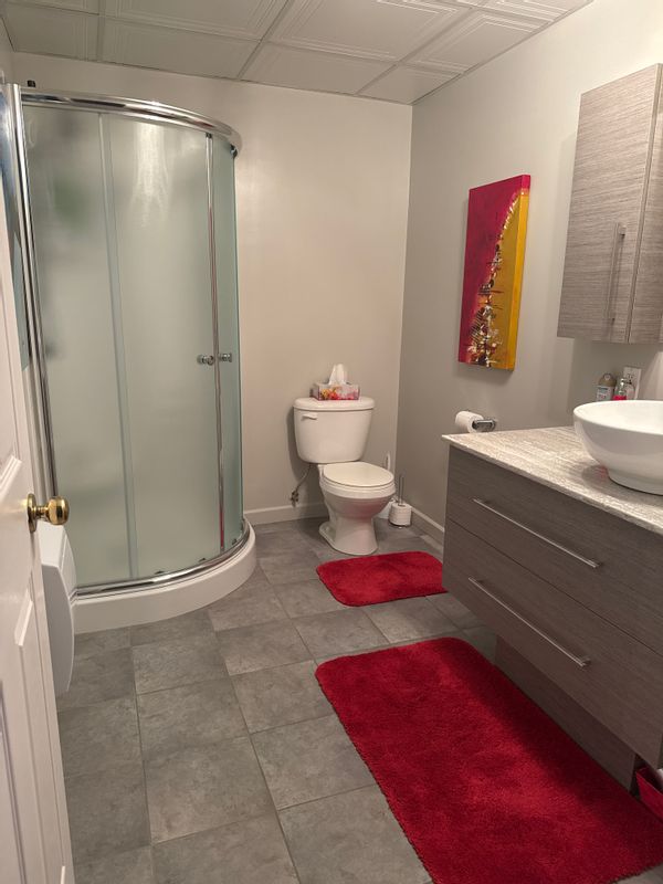 La chambre privée avec accès au Lac chez Danielle et Jocelyn.