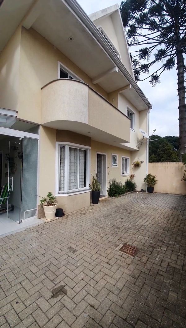 Charming Cozy Triplex near Curitiba – Fireplace, Spacious Attic & Peaceful Community