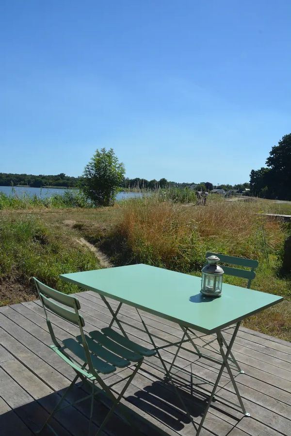 Petite maison en terre pour 2 à 4 personnes, au bord de l'eau, entre Rennes et Saint Malo