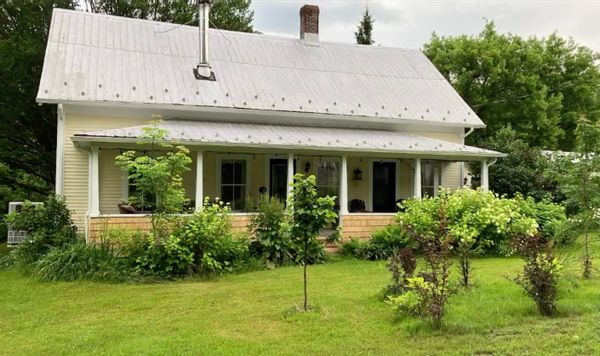 Charming 4-bedroom 2 bath country house