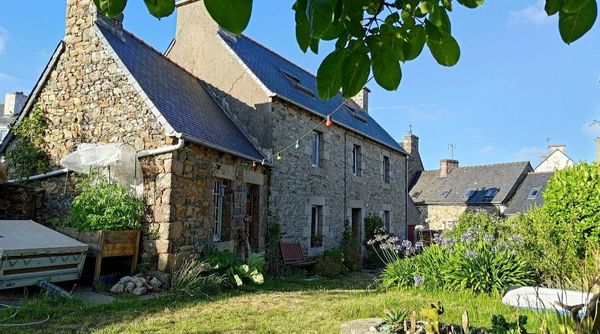 Paisible maison de village à 10 minutes de la mer