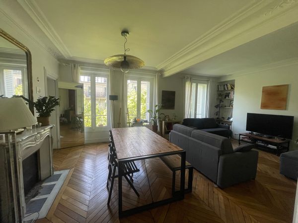 Charming 1 bedroom + separate office space in Montmartre, Paris