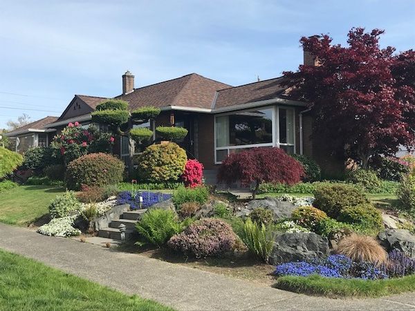 Bright & spacious family-friendly home in Seattle's Beacon Hill.