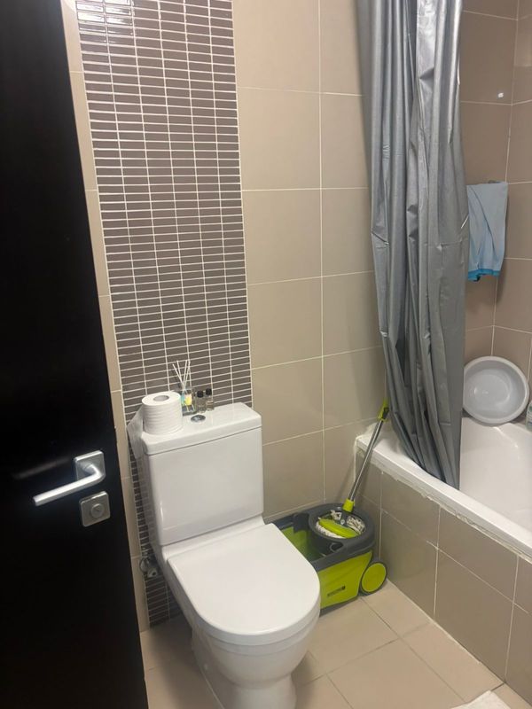 Spacious one bedroom apartment with nice views of Al Reem Island, close to downtown Abu Dhabi.