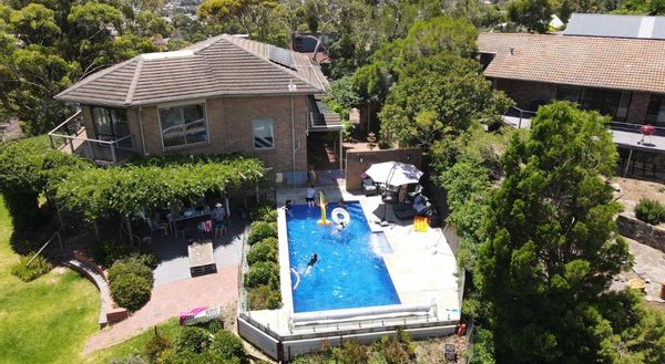 Peaceful Rostrevor Retreat Near Nature & City Convenience