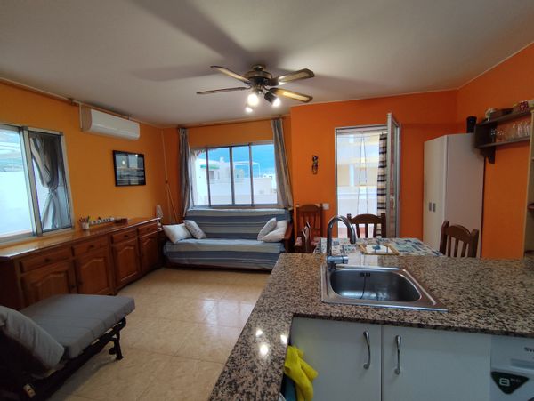 Ático, terraza 50 m. 2 hab. salón/cocina americana, con piscina com. a 100m playa, cerca servicios