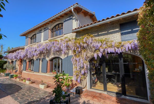 Grande maison de charme avec immense jardin et piscine, proche Toulouse et campagne