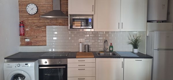 "Modern 2-bedroom appartment with balcony, 5-minute walk to the Barceloneta beach"