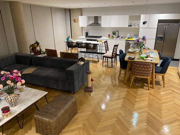 Apartamento amplio y luminoso en Chapinero Alto. Zona central, con restaurantes y parques cerca.