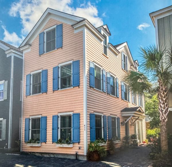 Charming tree story house just two blocks from scenic harbor views and Shem Creek Water Park