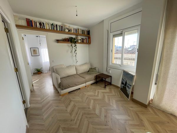 Cosy, sunny apartment 5 min from the Mediterranean Sea, 30 min from downtown Barcelona