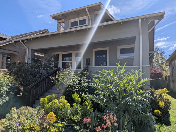 3br, 1.25 bath in the heart of Oakland, CA.  In walking distance to the train to SF.