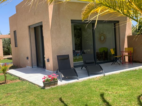 Charmant studio indépendant, à quelques mètres de la  piscine.