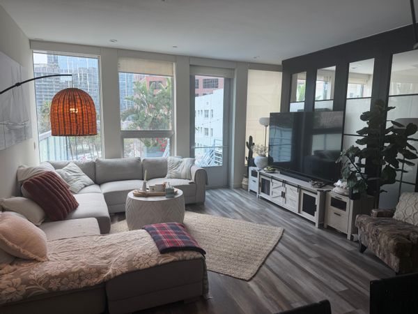 2 bedroom luxury apt downtown Los Angeles with a huge private patio