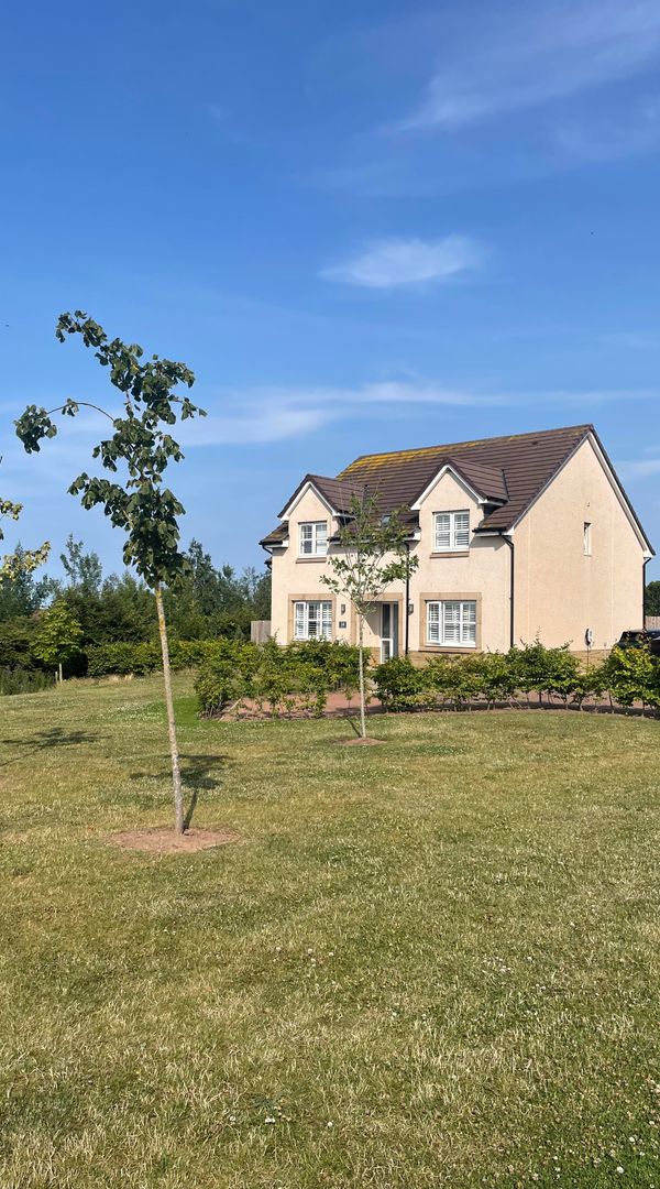 Spacious, modern family home in beautiful countryside. Near to beaches and the City of Edinburgh.
