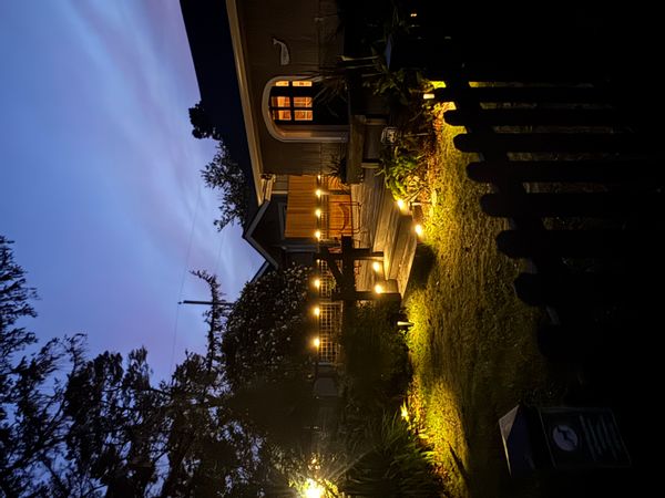 Salt box, 2 blocks from the beach. Small yet cozy, in Village of Neskowin. New Spa