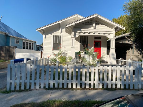Quiet street. 5-minute walk to restaurants/shops; 15-minutes to downtown San Antonio.