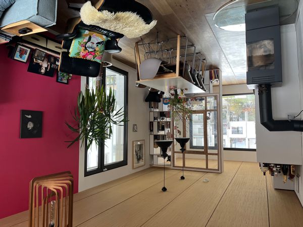 Loft-style artist apartment with fireplace, terrace and two bathrooms.