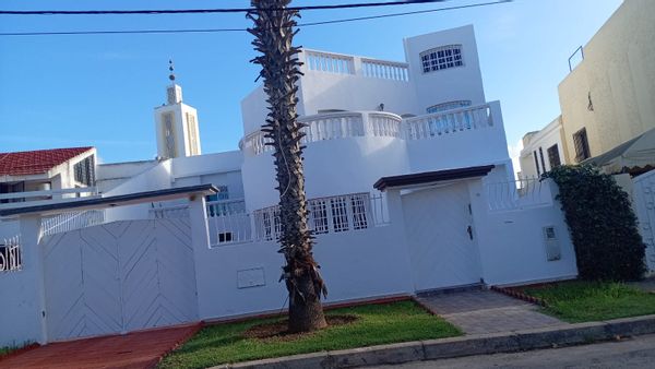 Villa à 100 mètres de la mer.