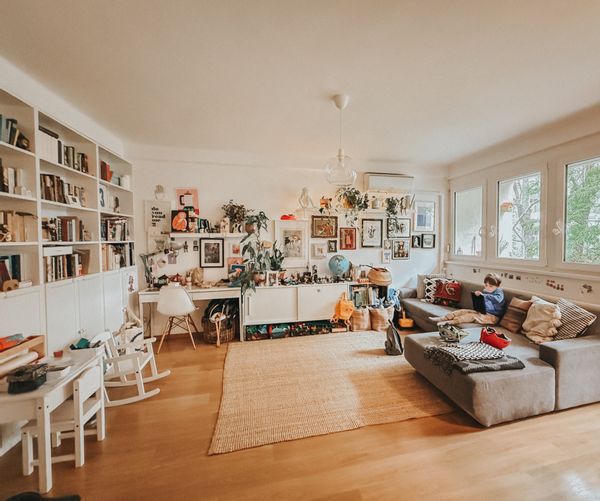 Treetop living in Buda – design home by the park