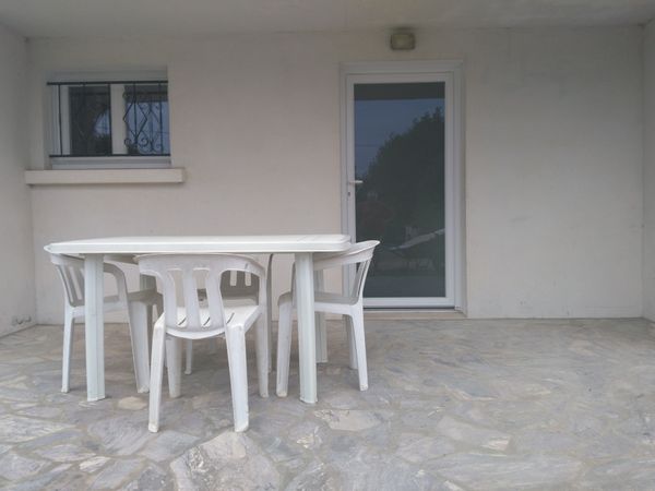 Meublé agréable et frais l'été.