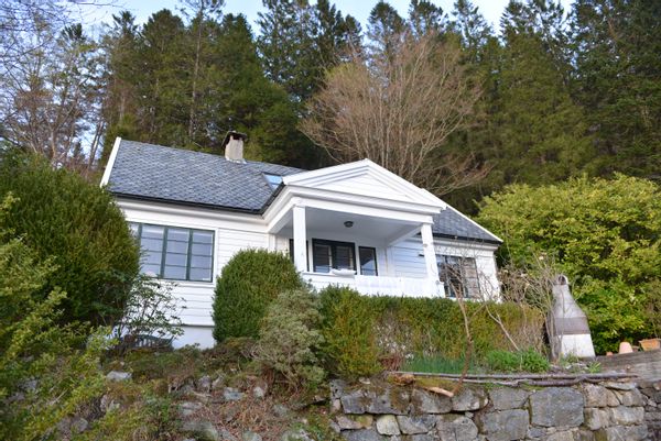 Secluded family home in the forest, close to city center