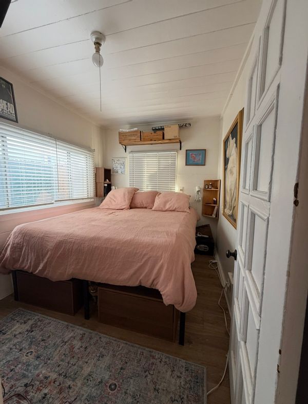 Located in a quiet and well-connected neighborhood of Ivry