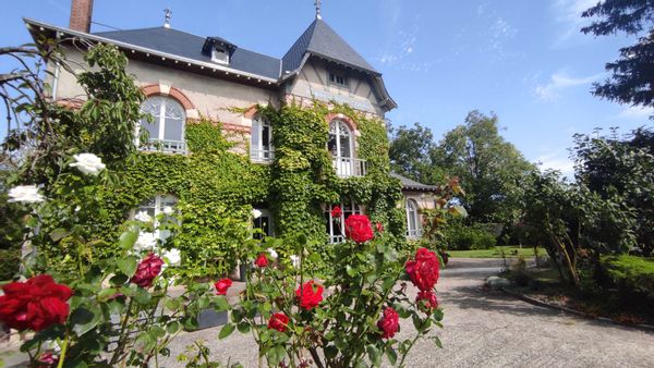 Jolie meulière rénovée, calme, nature et lumière