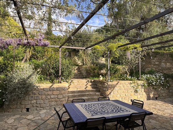 Maison dans un quartier résidentiel "Le Paradis".