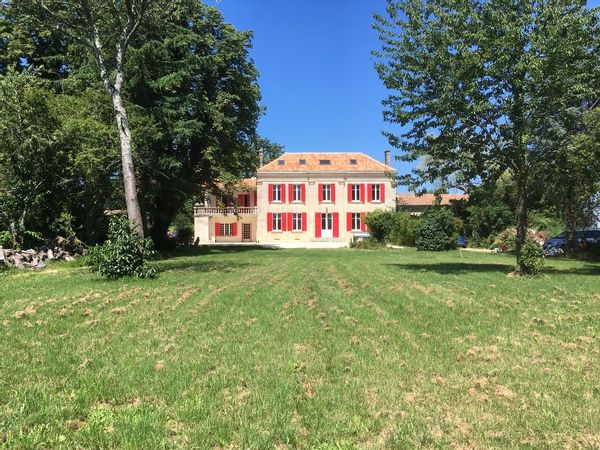 SPACIOUS FAMILY HOME IN THE HEART OF ITS VINEYARD