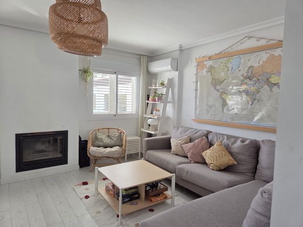 House next to the Metro with all amenities and services nearby.