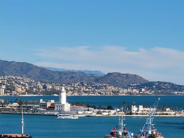 Enriqueta, Jean-Lucs hus