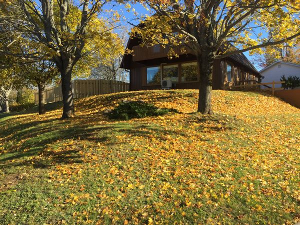 Le Rêve Canadien/The Canadian Dream (MAISON NON-DISPONIBLE CET ÉTÉ)