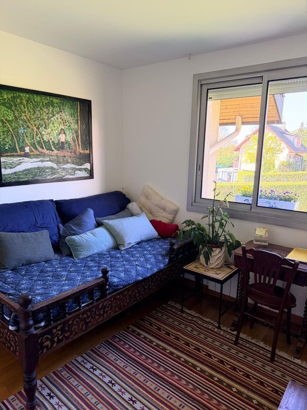 I am offering a private room in my 2-bedroom apartment, equipped with a small desk.