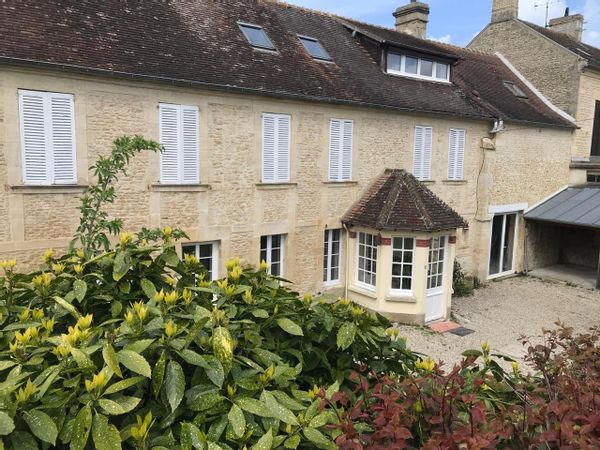 MAISON NORMANDE TYPIQUE PRES DES PLAGES DU DEBARQUEMENT