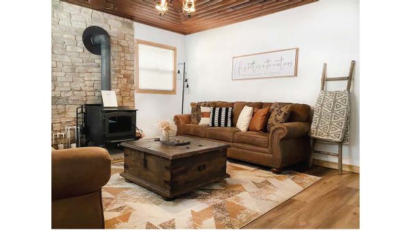 - 4 bed/2 bath/2 story home - walking distance to zoo, trails, shuttles - Located in Lower Moonridge