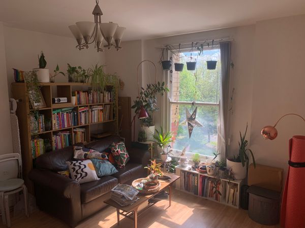 cosy and creative 2-bed flat in Liverpool's multicultural and artistic inner-city Toxteth are