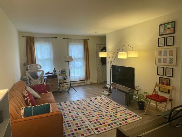 Cozy townhouse with shared yard near downtown Amherst