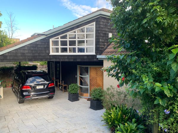 A cute private sunny townhouse in a lovely safe central suburb,all  the shops and transport you need