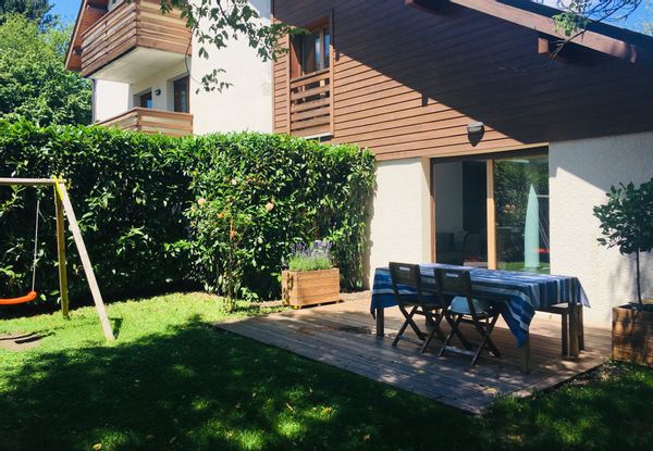 A lovely duplex house  bright and spacious just 5 minutes from the lake.