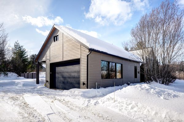 Maison lumineuse 4 chambres à 45 minutes de Montréal