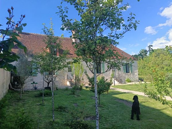 La maison entre les vignes et les potiers