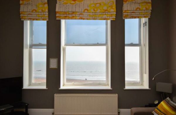 Sunny seaside flat in historic yet funky Hastings!