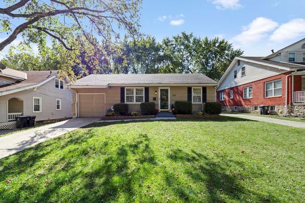 Waldo Neighborhood Ranch with large yard